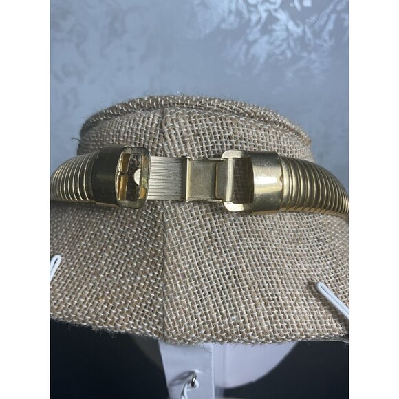 Vintage Gold-Tone Collar Necklace With Ribbed Design & Clasp Closure - Picture 5 of 5